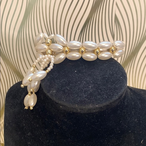 Accessories - Vintage Faux Pearl and Gold Women's Hair Accessory Clip